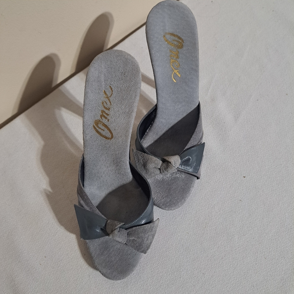 Onex Vintage Women's Gray Heeled Slip-on Sandals Size 5